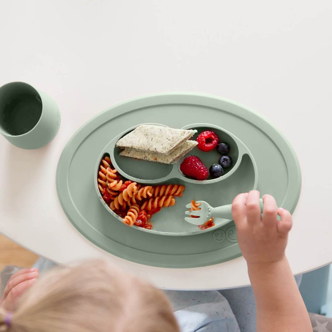 EZPZ - Cubiertos Silicona Mini Utensils Sage - Imagen 4