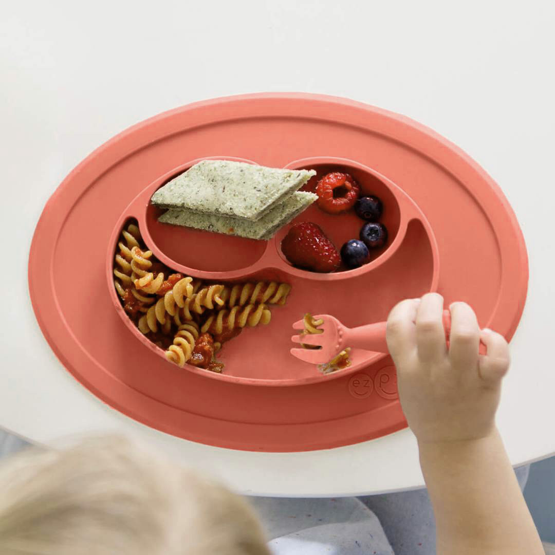 EZPZ - Plato De Silicona Tenedor + Cuchara Mini Feeding Set Sienna - Imagen 3